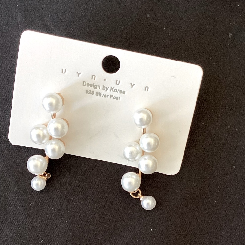 Silver post romantic faux pearl earrings